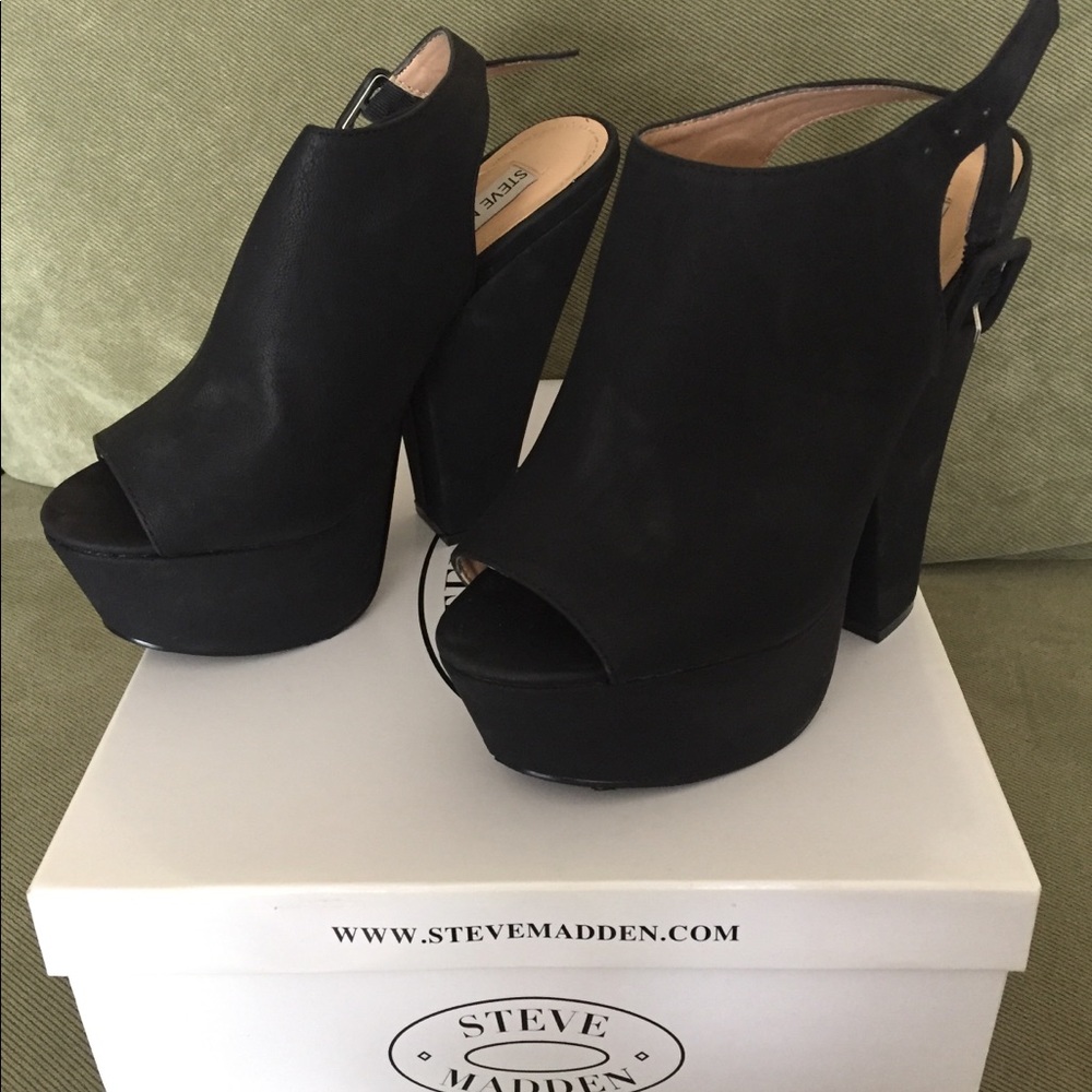 Black Steve Madden heels!